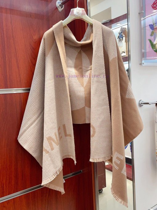 CHANEL's new Qianniao plaid color blocked cashmere scarf is the best Chanel style of the yea0sbm87p5 - Image 5