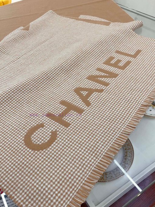 CHANEL's new Qianniao plaid color blocked cashmere scarf is the best Chanel style of the yea0sbm87p5 - Image 8