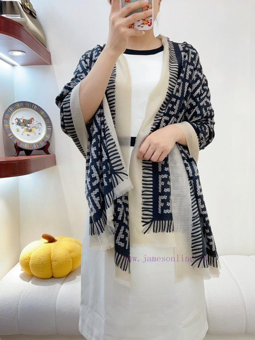 New Fendi~Each angle can bring different senses~The new cashmere is synchronized with this skrn3gdr1