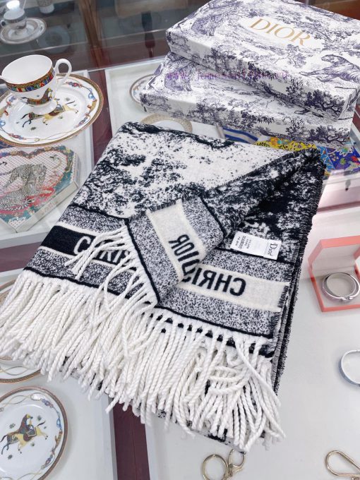 CD Animal Printed Generous Scarf, Shawl, and Blanket for Three Uses, a super stunning 100% afp6lco7w - Image 6