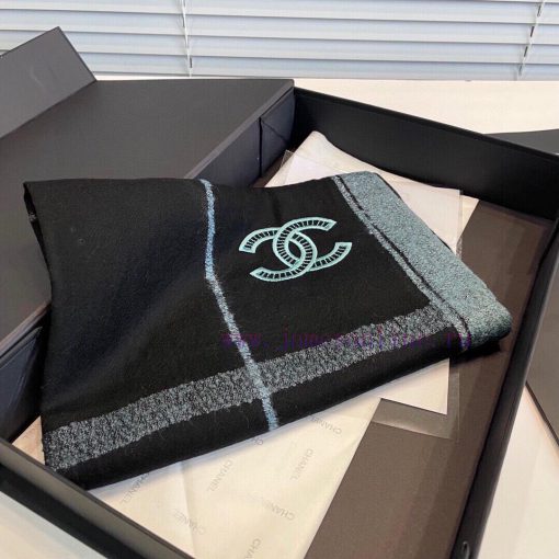 The new Chanel cashmere scarf has a great hand feel and is of top-notch quality. The exquisiceqbl7ka - Image 3