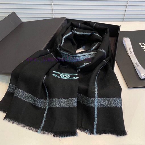 The new Chanel cashmere scarf has a great hand feel and is of top-notch quality. The exquisiceqbl7ka - Image 5