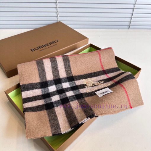 Burberry's classic cashmere plaid scarf with short beard edge is a must-have for the fragranghlst8ho - Image 3
