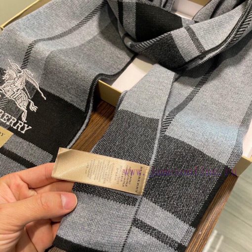 The high-end cashmere knitted scarf can be formal or casual, with a very classical design fol9p0dj2h - Image 6