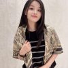This 18mm double-sided same color square scarf is adorned with the classic Plan de Paris prisoxc75gr
