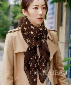 The new Celine Triumphal Arch logo square scarf, 140 cashmere square scarf, is recommended fsj7ooye3