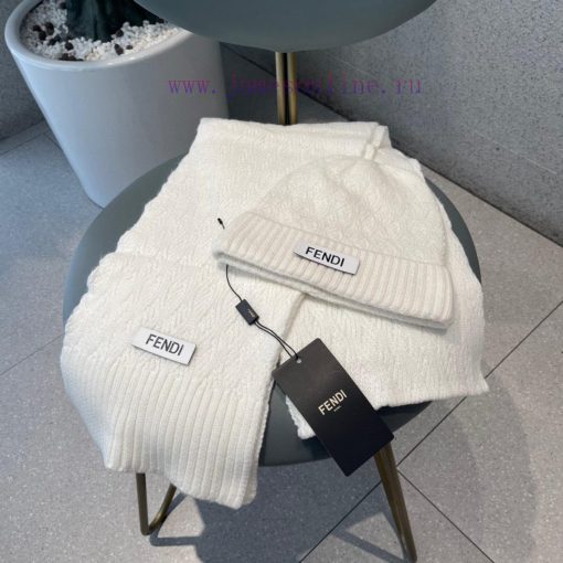 FENDI's latest wool knitted hat and scarf set is the best quality in China. It is very soft,96a9r8bc - Image 5