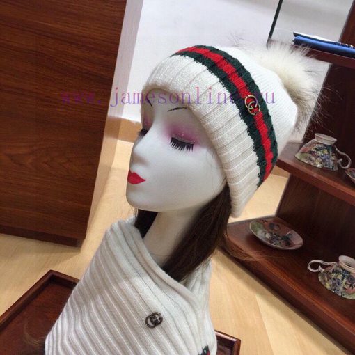 GUCCIGucci set ️ Rabbit fur+cashmere scarf hat set with 15cm real fox fur ball is great ️ Wa7jy5bvbh - Image 9