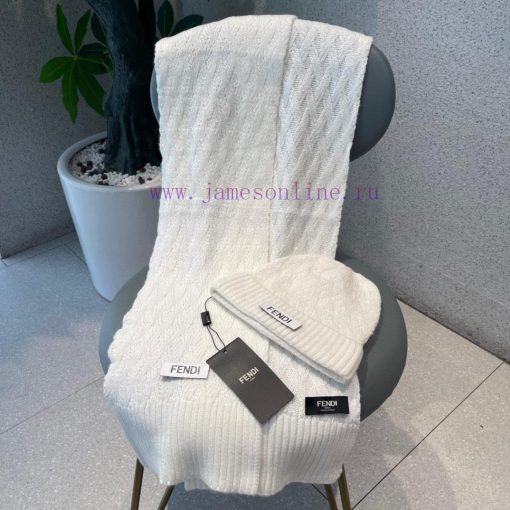 FENDI's latest wool knitted hat and scarf set is the best quality in China. It is very soft,96a9r8bc - Image 8