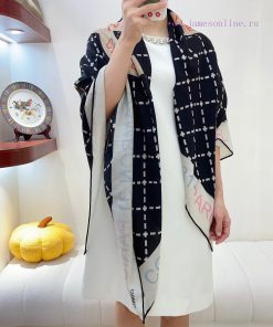 Chanel plaid LOGO140 cashmere square scarf is highly recommended by VIPs. You must start quiwkmo4wsa