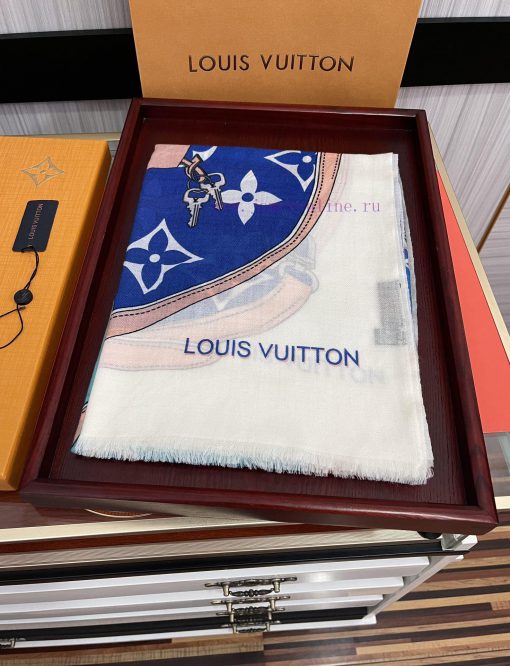 The top-level design of the new LV2024 is so beautiful. I really admire the ring, velvet lonz4j3jrah - Image 3