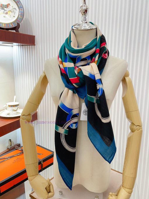 The new HERMES is highly recommended for its artistic rhetoric of 140 cashmere square scarvequ7cyq0z - Image 9