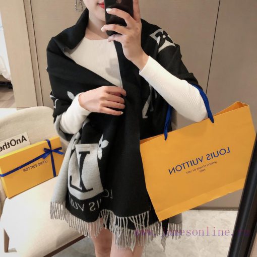 A super personalized European version of the product, featuring a new Lv pocket scarf, doublm2g7d8fw