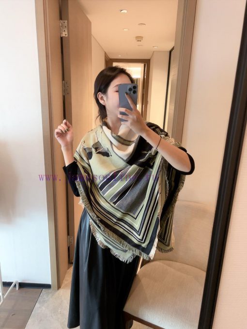 Hermes 140 Velvet Square Towel, both sides in the same color are said to look good when bougsr6epeo9