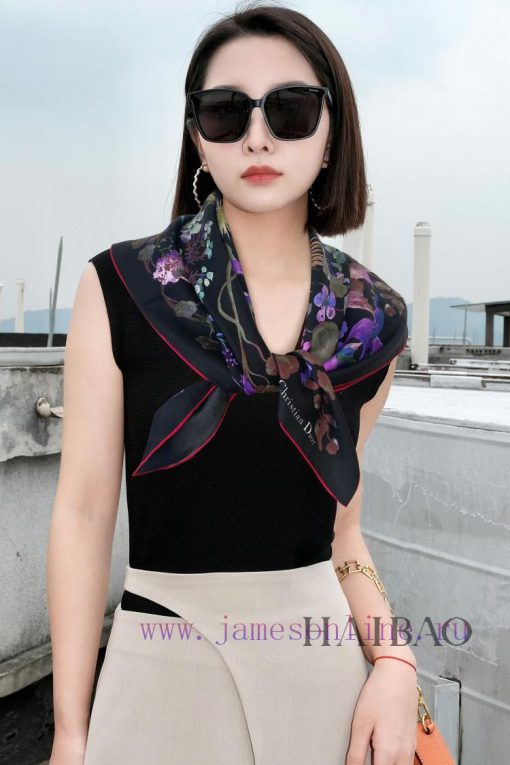 The new DO Home D All Things Creatures 90 Silk Square Scarf is recommended for VIP customersgqjtqyuy