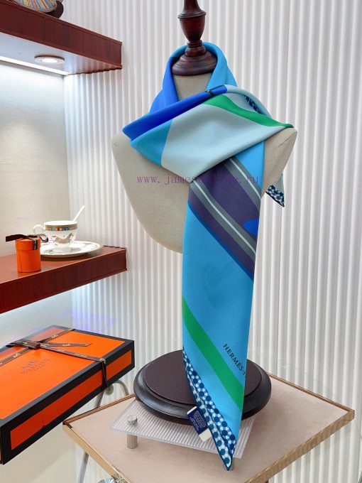 HERMES's new silk scarf looks great when you buy it. We recommend the abstract art 90 silk hdz056w3s - Image 7