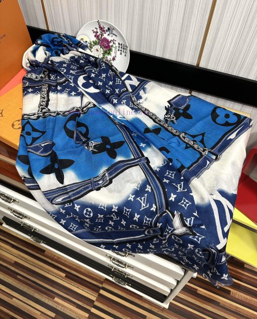 The top-level design of LV 2024 is so beautiful, I really admire the cashmere long scarf. Thyskfuw6h - Image 7