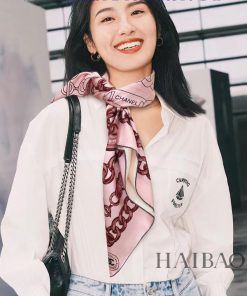 The new Chanel two-color chain double-sided two-color 90 silk square scarf is highly recommerwzcnjx7
