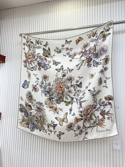 The new Dior haute couture edition of this white square scarf is adorned with Pietro Ruffo'sbdfapj5b - Image 5