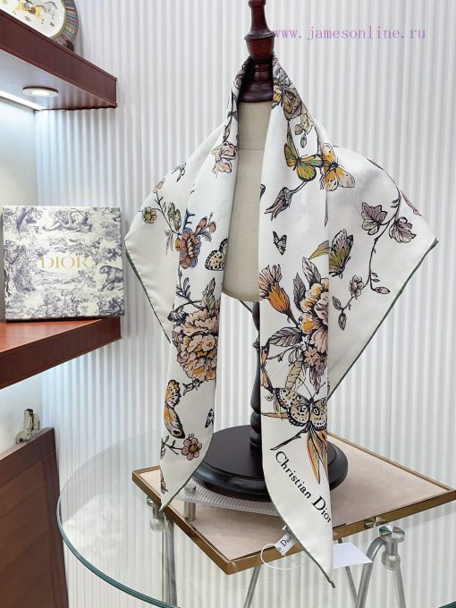 The new Dior haute couture edition of this white square scarf is adorned with Pietro Ruffo'sbdfapj5b - Image 10