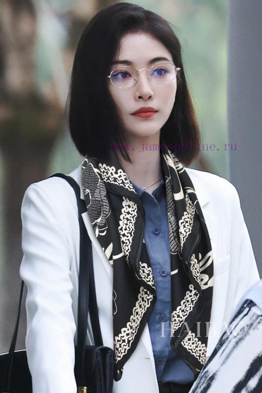 The new Xiangjia Alphabet Camellia 90 Silk Square Scarf is highly recommended by VIPs. You mgd38mlib - Image 2
