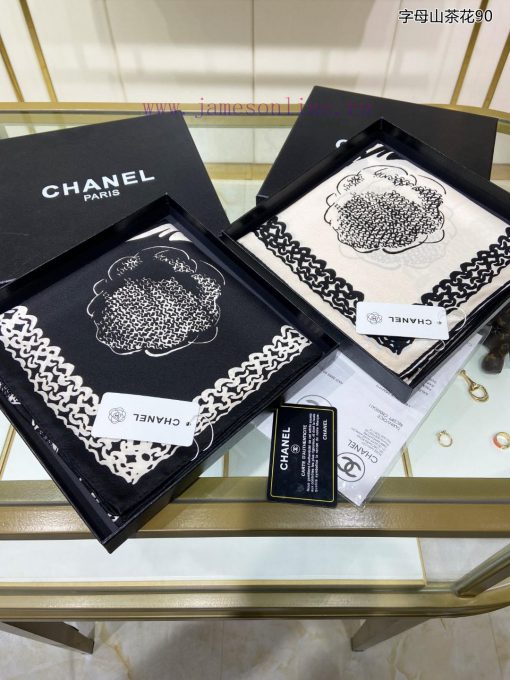 The new Xiangjia Alphabet Camellia 90 Silk Square Scarf is highly recommended by VIPs. You mgd38mlib - Image 3