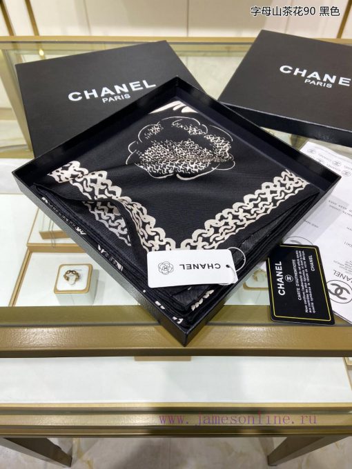 The new Xiangjia Alphabet Camellia 90 Silk Square Scarf is highly recommended by VIPs. You mgd38mlib - Image 5