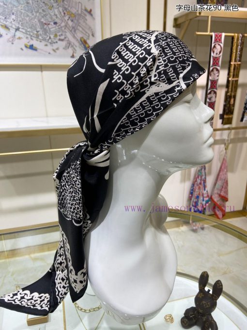The new Xiangjia Alphabet Camellia 90 Silk Square Scarf is highly recommended by VIPs. You mgd38mlib - Image 6