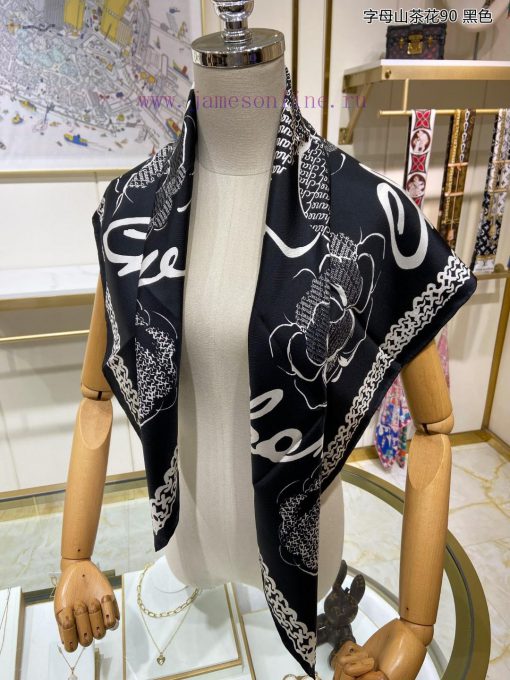 The new Xiangjia Alphabet Camellia 90 Silk Square Scarf is highly recommended by VIPs. You mgd38mlib - Image 9