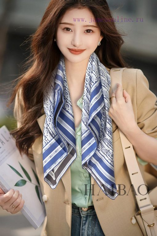 The new Dior double-sided two tone silk square scarf is highly recommended for VIP customers0q8kule4