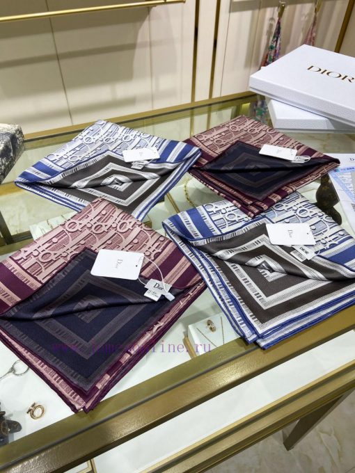 The new Dior double-sided two tone silk square scarf is highly recommended for VIP customers0q8kule4 - Image 3