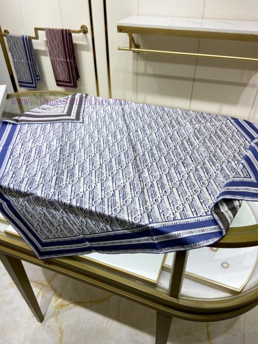 The new Dior double-sided two tone silk square scarf is highly recommended for VIP customers0q8kule4 - Image 10