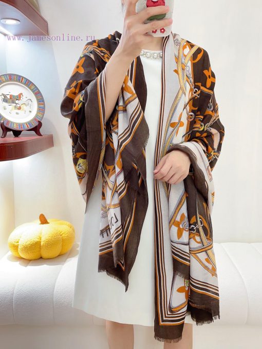 The new LV interwoven chain is a hot item! The genuine beauty of the shawl is matched with pyt12prpz - Image 2