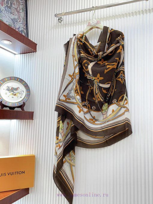 The new LV interwoven chain is a hot item! The genuine beauty of the shawl is matched with pyt12prpz - Image 5