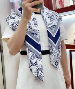 The newly launched 18mm double-sided same color square scarf reinterprets Dior's classic patfys0ze4m