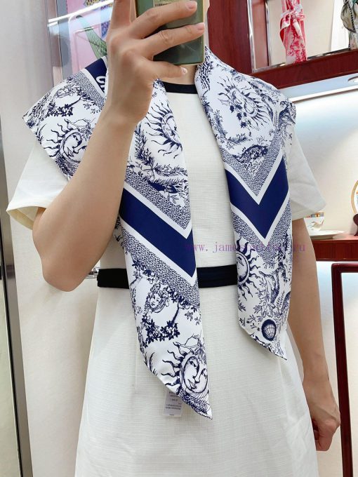 The newly launched 18mm double-sided same color square scarf reinterprets Dior's classic patfys0ze4m