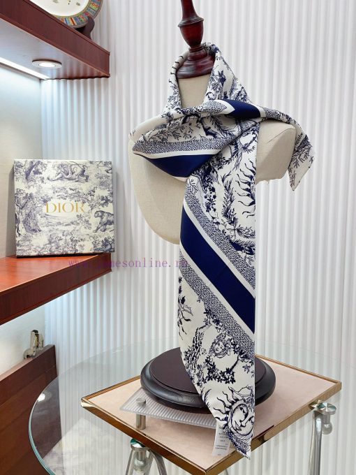 The newly launched 18mm double-sided same color square scarf reinterprets Dior's classic patfys0ze4m - Image 9