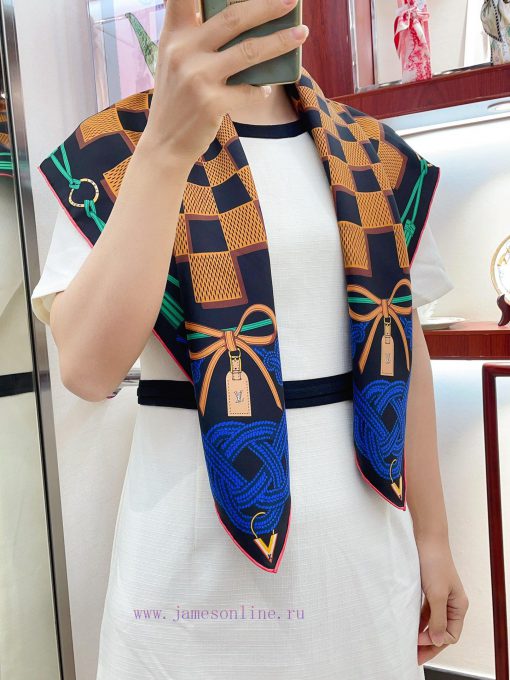 New LV silk checkerboard pattern 90 silk square scarf, Rising Confidential square scarf is m7rkg7fu5