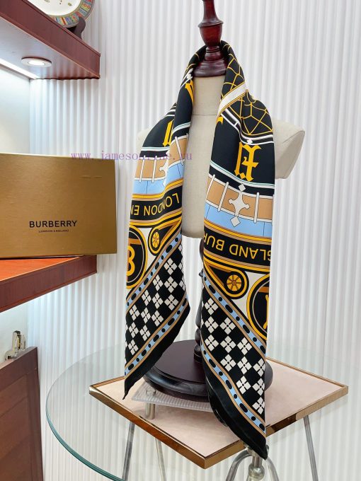 Burberry's new letter clock has bright colors and a strong sense of three dimensionality. It43iak5q0 - Image 8