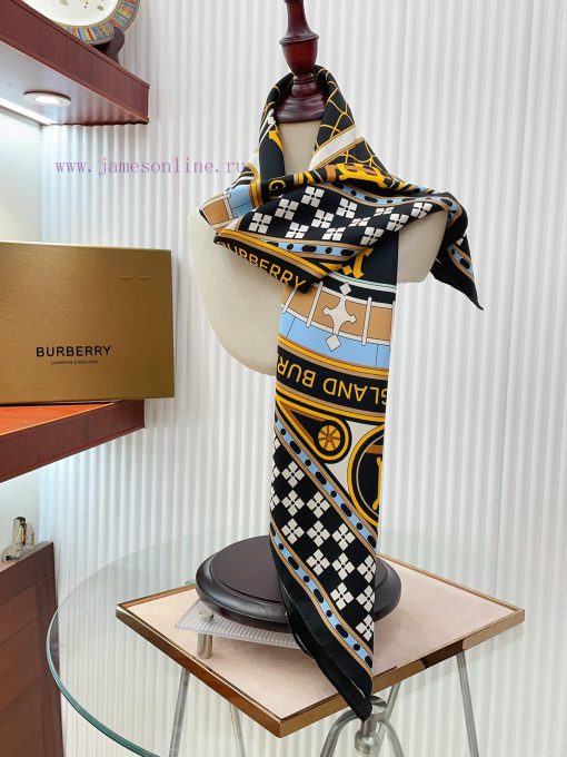 Burberry's new letter clock has bright colors and a strong sense of three dimensionality. It43iak5q0 - Image 9