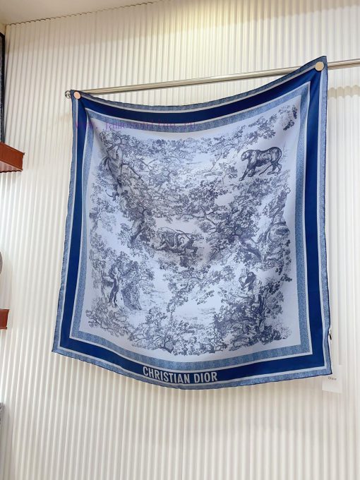The newly released Sauvage printed square scarf pays tribute to Dior's iconic design launche64m2fl4y - Image 4
