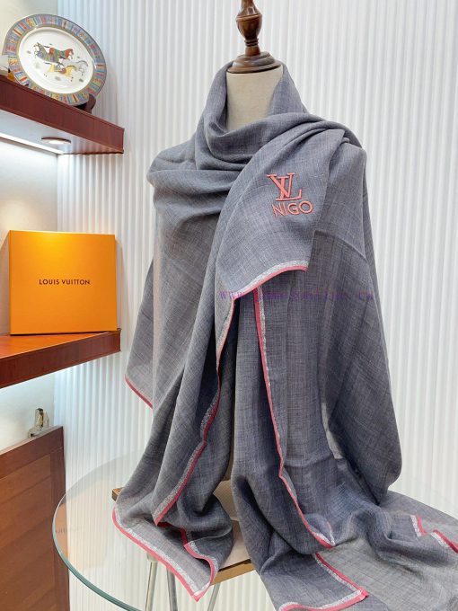 LV collaboration hit, must-have item, with a four sided metal frame creating the ultimate lutpyjim0d - Image 9