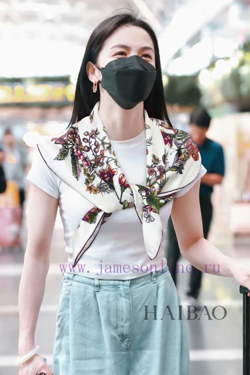 The new Dior double-sided same color silk square scarf is selling extremely well, and only t52u7e6t4 - Image 2