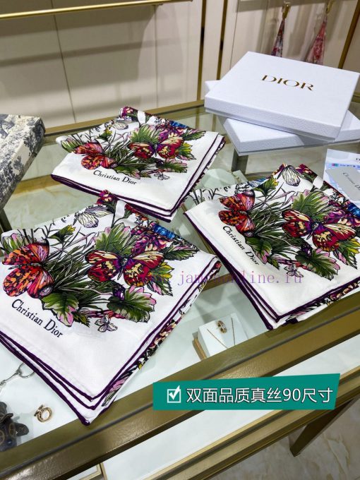 The new Dior double-sided same color silk square scarf is selling extremely well, and only t52u7e6t4 - Image 3