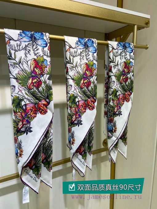The new Dior double-sided same color silk square scarf is selling extremely well, and only t52u7e6t4 - Image 4