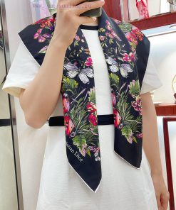 Dior's latest flagship butterfly 🦋 Flower 90 silk handkerchief, a collection of flowers thatnwj6g6bq