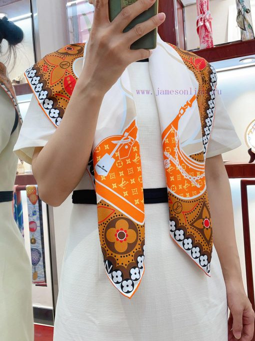 LV Year of the Rabbit Limited Series Heavyweight Silk Scarves The combination of Rabbit and r7atiivm - Image 2