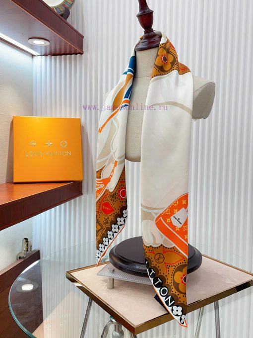LV Year of the Rabbit Limited Series Heavyweight Silk Scarves The combination of Rabbit and r7atiivm - Image 8