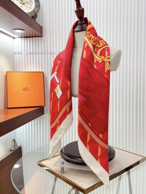 HERMES's new silk scarf is said to look good and is recommended for its interweaving beauty.y9gcj8n8 - Image 8