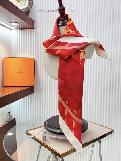 HERMES's new silk scarf is said to look good and is recommended for its interweaving beauty.y9gcj8n8 - Image 9